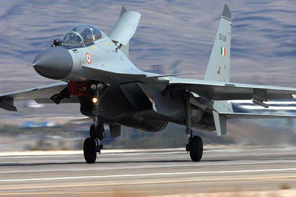 IAF Sukhoi Incident पुणे एयरपोर्ट पर Su-30MKI की हार्ड लैंडिंग, जांच के आदेश
