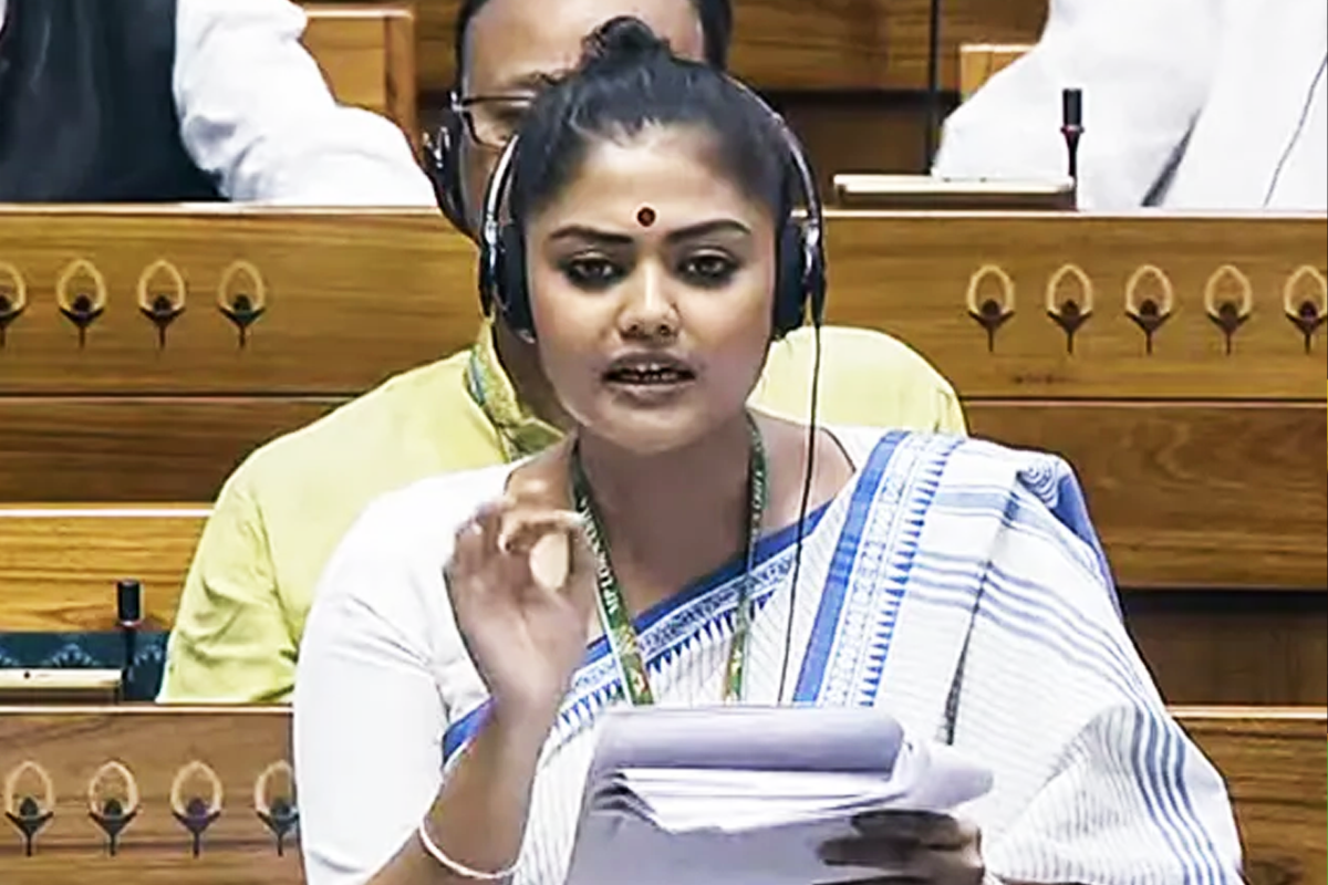Sayoni Ghosh Row Hanuman Chalisa vs Kaaba Debate Explodes