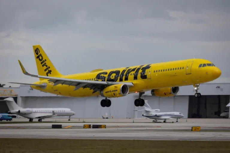Spirit Airlines Shuts Down Suddenly