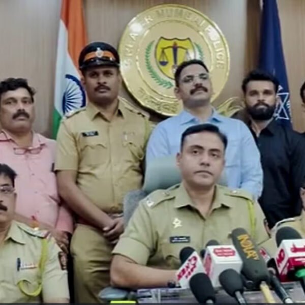 the lallantop:Special 26 की तर्ज पर Fake Income Tax Raid, कारोबारी से ₹1 करोड़ की रंगदारी; 10 गिरफ्तार