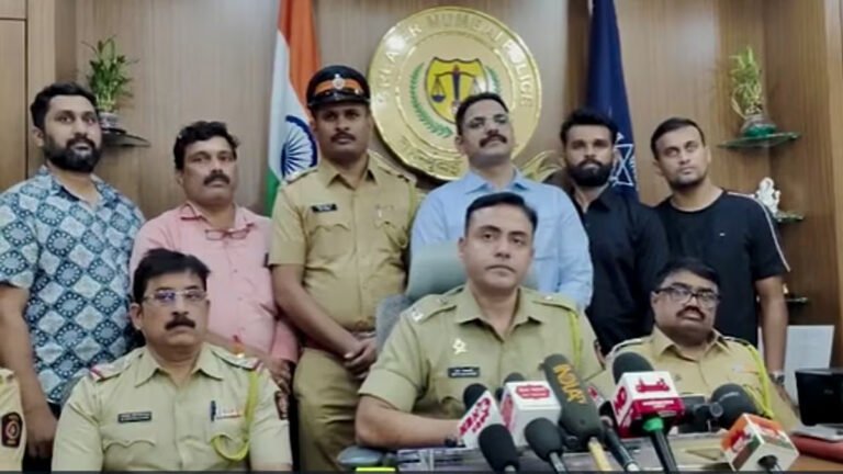 Fake Income Tax Officers Gang